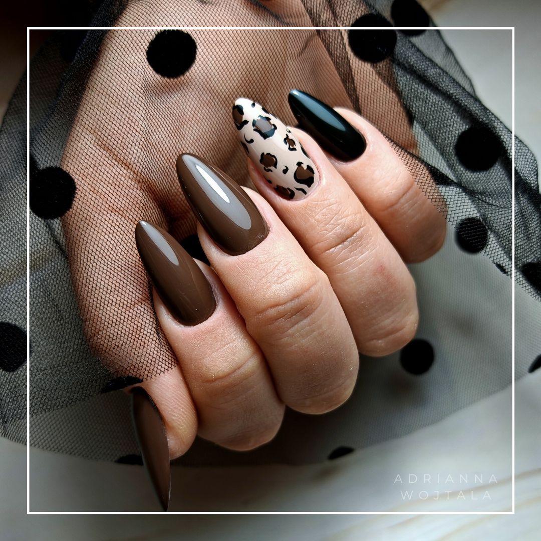 Zdjęcie ilustruje realizację manicure u klientki adria.salon Adrianna Wojtala